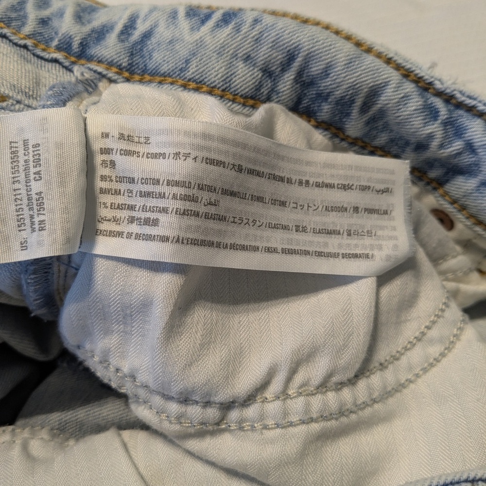 Abercrombie & Fitch The Mom High Rise Curve Love Light Wash Distressed 10R - Picture 5 of 7